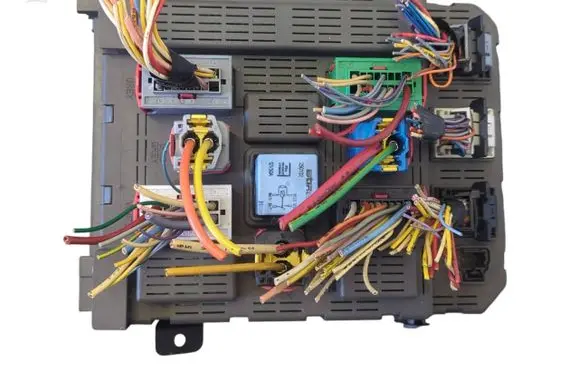 Peugeot 607 Fuse module 9641958680