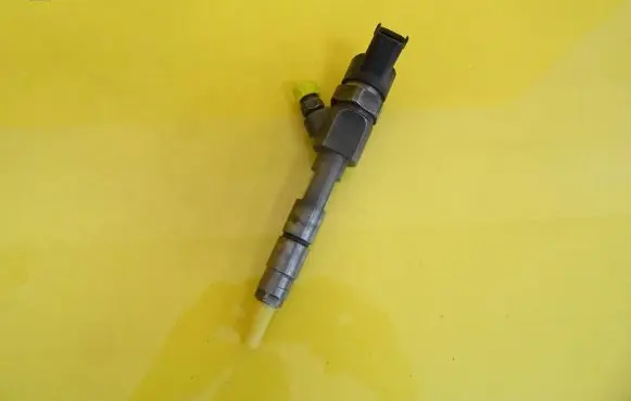 Renault Megane II Fuel injector 0445110110B 8200100272