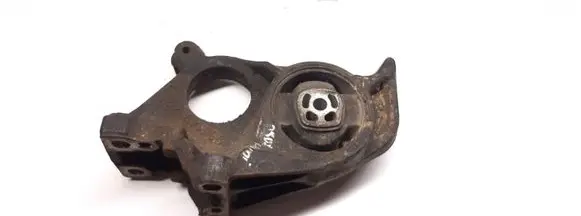 Peugeot 307 Engine mount bracket