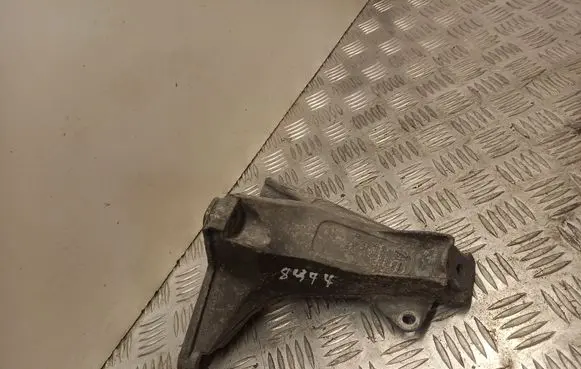 Audi A4 S4 B6 8E 8H Engine mounting bracket 8E0199308A