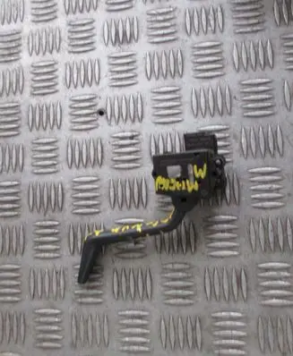 Renault Clio III Tailgate/trunk/boot open switch 