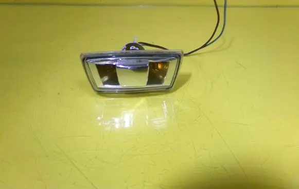 Opel Astra H Front fender indicator light 13228580