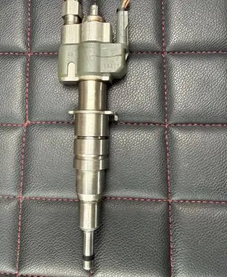 BMW 3 E90 E91 Fuel injector 7589048 10181010 PA66GF359
