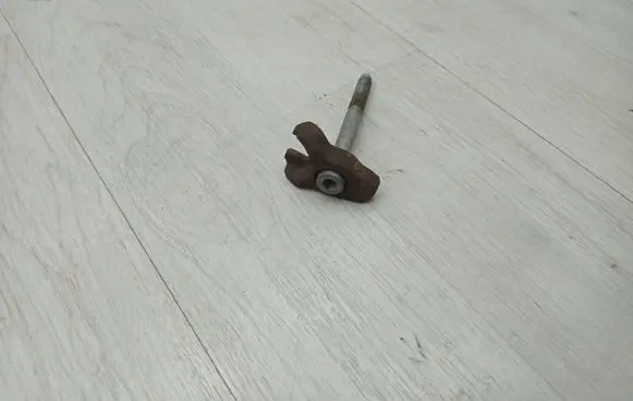 Peugeot 4007 Fuel Injector clamp holder