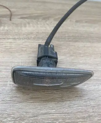 Volvo V70 Front fender indicator light 8658945
