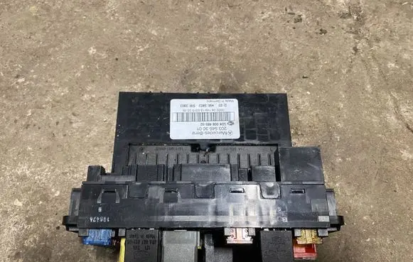 Mercedes-Benz C W203 Fuse box set 2035453001 5DK00848552