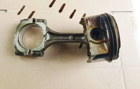Subaru Legacy Piston with connecting rod
