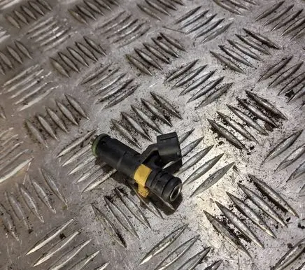 Volkswagen Jetta V Fuel injector 07K906031B