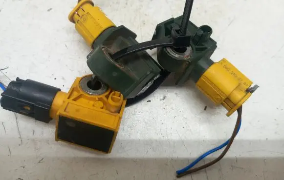 Mercedes-Benz E C207 W207 Airbag deployment crash/impact sensor A172905600 172905600 A2128210351