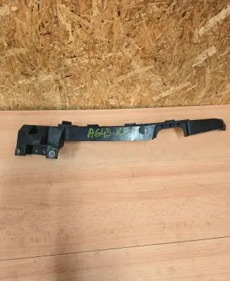 Headlight/headlamp mounting bracket