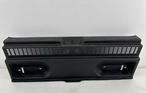 Trunk/boot sill cover protection
