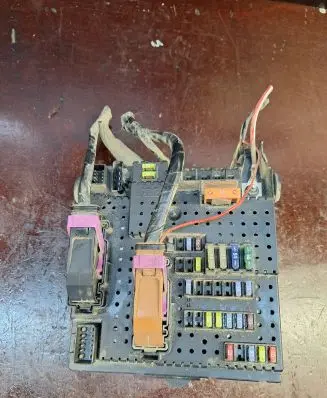 Volvo XC70 Fuse module 00006265269 28017881 30728512