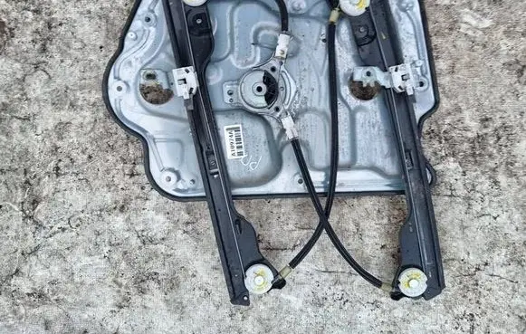 Nissan Qashqai Sliding door window regulator with motor