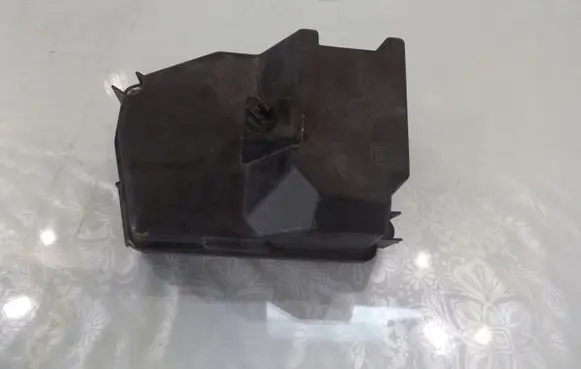 Renault Twingo II Fuse box cover