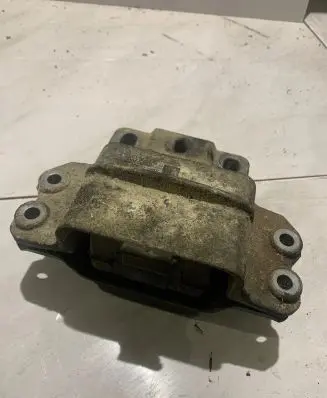 Skoda Octavia Mk2 (1Z) Engine mount bracket
