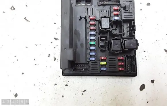Nissan Qashqai Fuse module 284B7JD00B