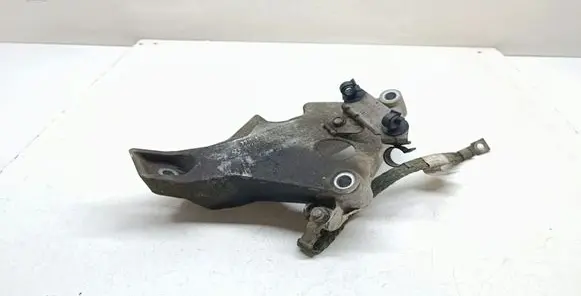 Engine mounting bracket