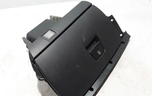 Volvo V50 Glove box 8626141