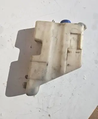 Nissan Terrano Coolant expansion tank/reservoir