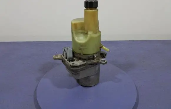 Volvo V50 Power steering pump 31329252