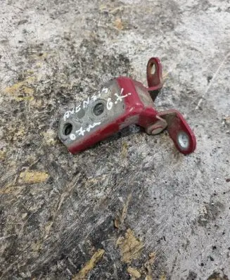 Toyota Avensis T250 Rear door upper hinge