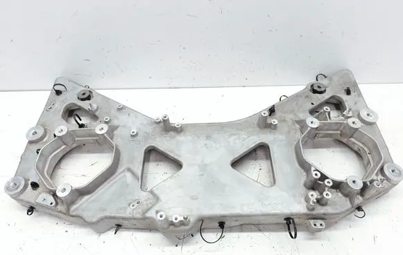 Volvo XC40 Engine mounting bracket 32298717