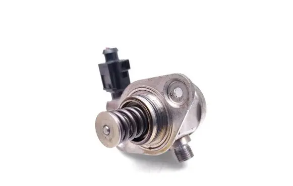 Skoda Octavia Mk3 (5E) Fuel injection high pressure pump 04E127025B 0261520261