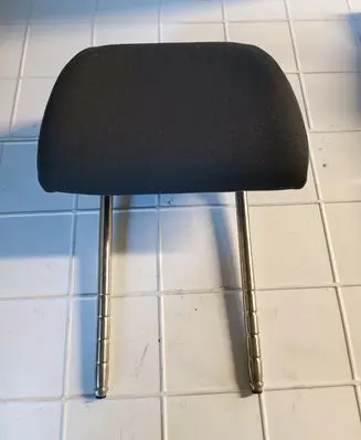 Volkswagen PASSAT B5.5 Rear seat headrest 