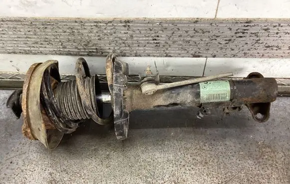 Mercedes-Benz C W203 Front shock absorber with coil spring 824904553432 A2033201930