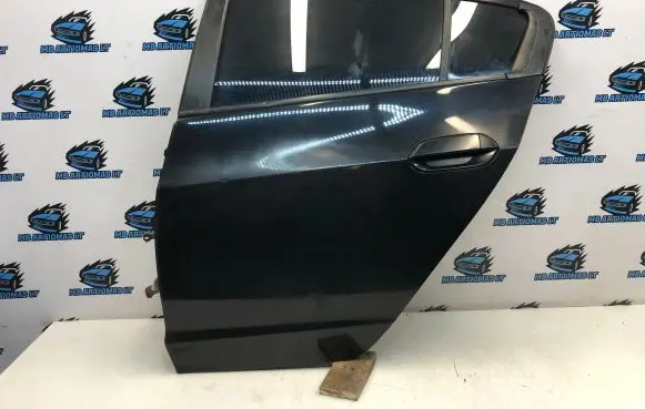 Honda Insight Rear door