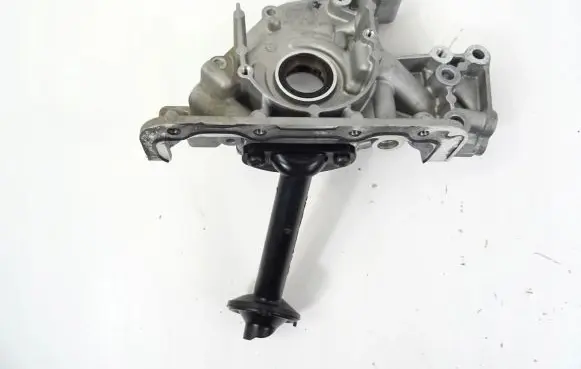 Volkswagen Polo VI Oil pump 04E115105BT