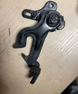 Volvo S60 Engine bonnet (hood) release handle 31218611 N13W143