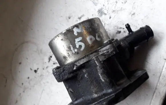 Renault Megane II Vacuum pump