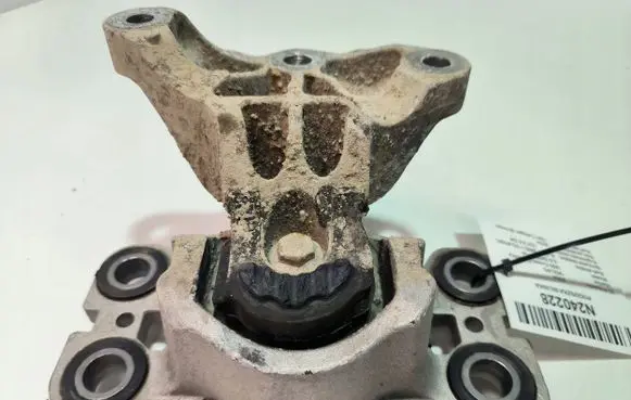 Volvo V60 Engine mount vacuum valve 