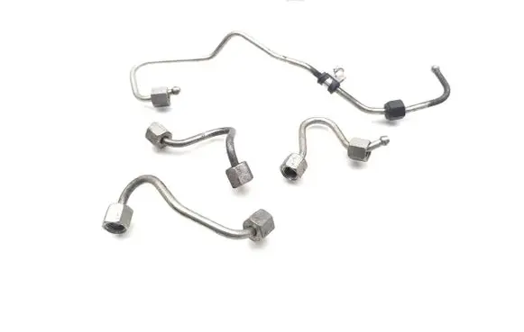 Volkswagen Polo V 6R Fuel injector supply line/pipe 