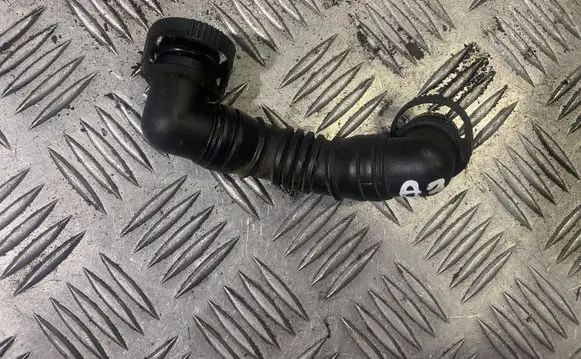 Audi A3 S3 8P Breather/breather pipe/hose 03g103493e