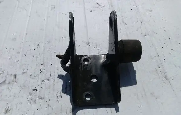 Toyota Avensis T250 Engine mounting bracket