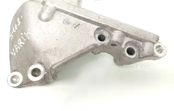 Lexus RX 450H Engine mounting bracket