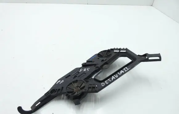 Skoda Octavia Mk2 (1Z) Headlight/headlamp mounting bracket 1Z0941340