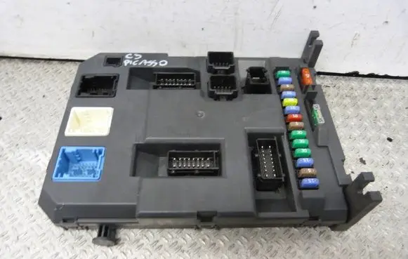 Citroen C3 Picasso Fuse module 9666952080