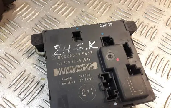 Mercedes-Benz E W211 Door control unit/module 2118201526 A2118201526