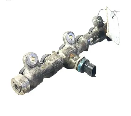 Opel Vivaro Fuel main line pipe 175215697R 0445214258 718250825