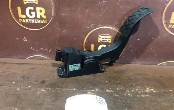 Volkswagen Golf IV Accelerator throttle pedal 1J1721503K