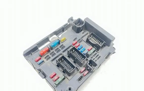 Peugeot 307 Fuse module 9643538180