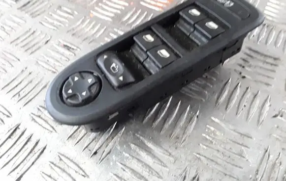 Peugeot 508 Electric window control switch 98026370