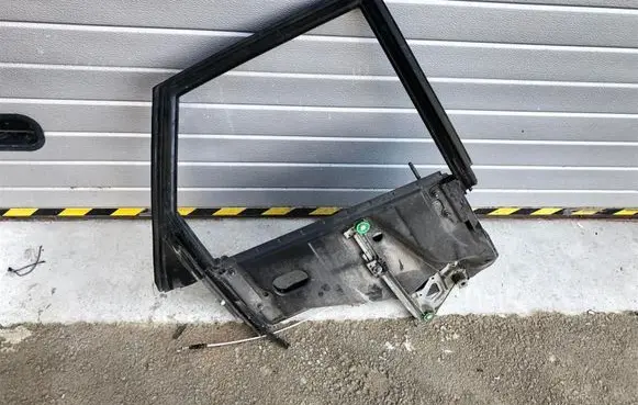Audi 80 90 B3 Rear door window/glass frame 893839400
