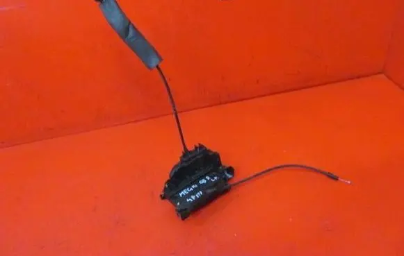 Renault Megane III Front door lock 805030001R