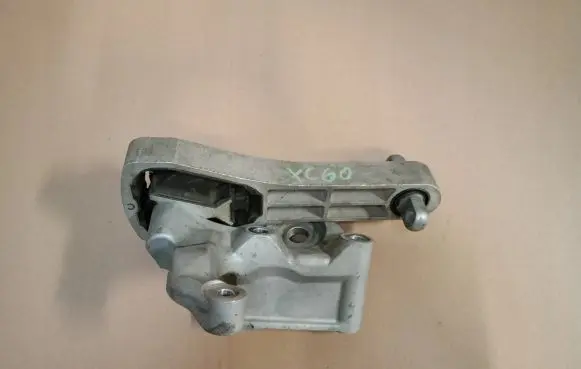 Volvo XC90 Engine mounting bracket 31430490