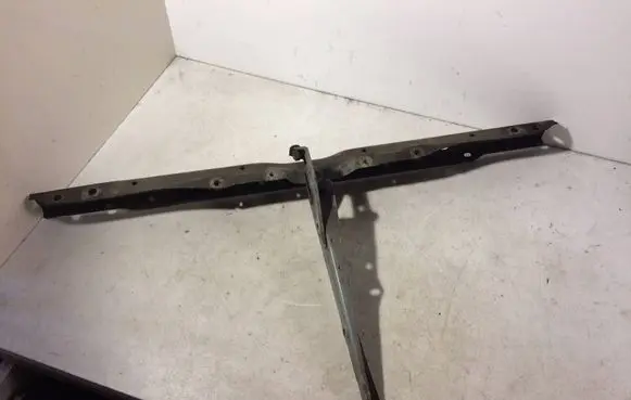 Lexus IS 200-300 Top upper radiator support slam panel 
