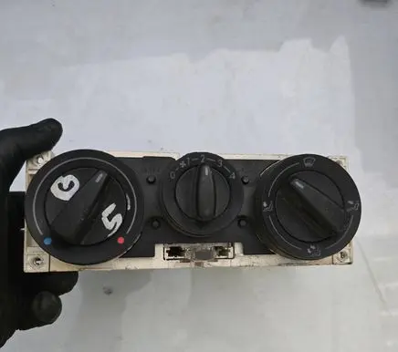 Volkswagen PASSAT B5 Climate control unit 1J0819045E